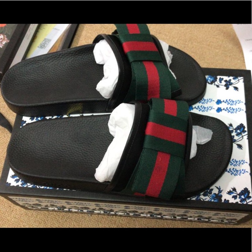 ‼️‼️‼️SOLD‼️‼️‼️‼️‼️Gucci Slides - Picture 4 of 4